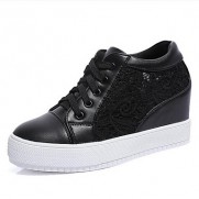Women's Sneakersr Wedges Tulle / Leatherette Outdoor / Athletic / Casual Wedge Heel Lace-up Black / White